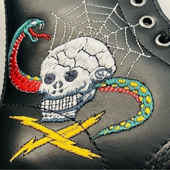 DR. MARTENS 1460 Souvenir Embroidered Leather Boot Winged Tiger Skull Size 5NEW - Picture 7 of 15